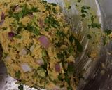 A picture of step 5 of Thalipeeth.