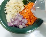Foto langkah ke 3 dari resep Acar Bengkoang Wortel.