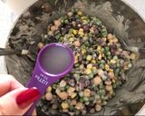 Foto del paso 4 de la receta: Ensalada colorida de legumbres y choclo