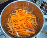 Foto langkah ke 2 dari resep Vietnamese Spring Rolls.