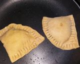 A picture of step 7 of Cheese aloo paratha samosa.