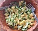 Foto del paso 2 de la receta: Ensalada de piña con pepino