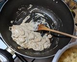 A picture of step 4 of Mushroom Chicken Pasta.