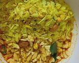 A picture of step 1 of Leftover sev chivda misal.