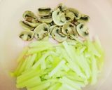 Foto langkah ke 4 dari resep Tumis Labu Jamur Kancing.