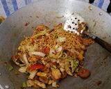 Foto langkah ke 13 dari resep Mie goreng.