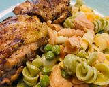 Foto del paso 3 de la receta: Muslitos de pollo a la parrilla con ensalada de fideos