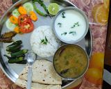 पालक मूंग दाल वाली लंच थाली (Pala moong dal wali lunch thali recipe in hindi) रेसिपी चरण 3 फोटो