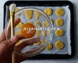 Foto langkah ke 6 dari resep Chui Kao So | Butter Cookies Kacang Tanpa Kacang.