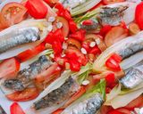 Foto del paso 4 de la receta: Ensalada de endivias con almendras, tomate cherry y sardinas picantes