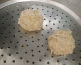 A picture of step 4 of Steamed Rice Flowers.