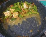 Gambar langkah 5 resipi Peria Tumis Udang.