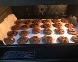 Foto langkah ke 4 dari resep Chocochip Cookies CrunchyNo Mixer No Oven.