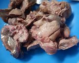 Foto langkah ke 1 dari resep Semur Rempelo Ati, Kentang & Tahu.
