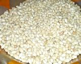 Foto langkah ke 2 dari resep Kacang Bawang Renyah Tidak Keras.