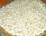 Foto langkah ke 2 dari resep Kacang Bawang Renyah Tidak Keras.