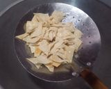 Foto langkah ke 2 dari resep Keripik kulit pangsit.
