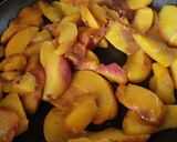 Foto del paso 1 de la receta: Ensalada🥗de duraznos🍑, pepino y cebolla morada🧅🍑🥙