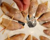 Foto del paso 4 de la receta: Chipirones rellenos de jamón y gambas en salsa