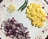 A picture of step 2 of Aloo Bhindi Fry.