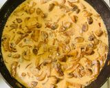 A picture of step 5 of Champignons in sour cream.