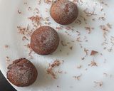 A picture of step 5 of Mini choco lava cake.