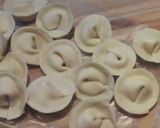 Foto del paso 4 de la receta: Capelettis de ricota, queso y jamón