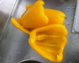 Une image de l'étape 4 de Gambas sauvages aux poivrons, oignon et citron.
