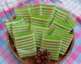 Foto langkah ke 7 dari resep Kue Lapis Sagu Pandan.