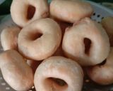 Foto langkah ke 5 dari resep Donat ekonomis tanpa telur.