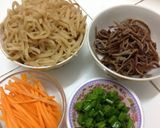 Hình bước làm 1 của món Củ cải (xá bấu) sợi xào nấm mèo chay