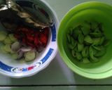 Foto langkah ke 2 dari resep Tumis jagung dan pokcoy petai.