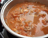 Foto del paso 5 de la receta: Conejo guisado al vino y mostaza, con champiñones y zanahoria
