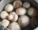 मशरूम विद एप्पल एंड मखाना (mushroom with apple and makhana recipe in Hindi) रेसिपी चरण 2 फोटो