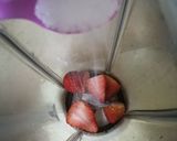 A picture of step 2 of Strawberry Lassi🍓🍓.