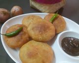 A picture of step 14 of Jaipuri pyaaz ki kachauri.