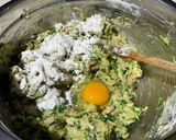 Cukkini, csicseriborsó és tonhal pogácsa 😋 recept fázis 4 fotója