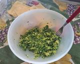 Foto del paso 2 de la receta: Minis tartitas de brócoli y queso con salsa blanca 🥦🧀🥧