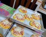 Foto langkah ke 5 dari resep Pizza mini empuk.