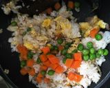 Foto langkah ke 3 dari resep Nasi Goreng Kacang Polong.
