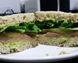 A picture of step 7 of Avocado, smoked salmon and pickle sandwich.