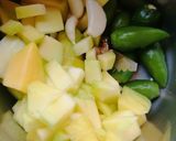 A picture of step 3 of Mango chicken.