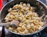 Une image de l'étape 14 de Pâtes Pipe Rigate au saumon et champignons.