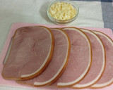 Foto del paso 1 de la receta: Jamón braseado con queso y ensalada