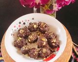 A picture of step 4 of Chocolate ladoo/dark fantasy biscuits laddu.