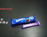 Foto langkah ke 1 dari resep Oreo Lava Cake Cuma 2 Bahan Masak di Rice Cooker no egg no oven.