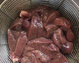 รูปขั้นตอนการทำที่ 1 ของ ตับทอดกระเทียม