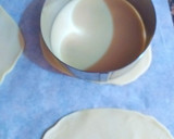 Foto del paso 11 de la receta: Empanadillas de gambas en crema reducida de las mismas cabezas