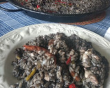 Foto del paso 3 de la receta: Arroz negro de calamares y langostinos