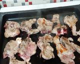 Foto del paso 3 de la receta: Chuletitas de cordero con fritada de pimiento y cebolla